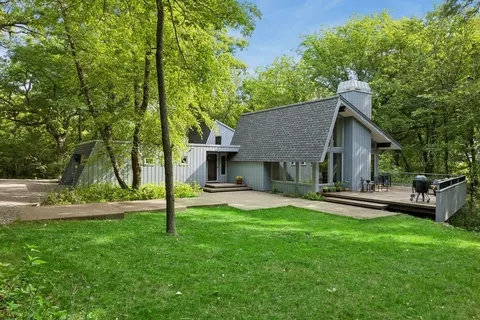 1 Chickadee Ln, North Oaks, MN 55127