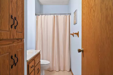 Bath - 2107 189th Ave NE, Cedar, MN 55011 photo 3 of 4