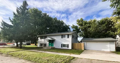 403 8 12 Ave NW, Rochester, MN 55901