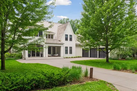 20455 Park Pl, Deephaven, MN 55331