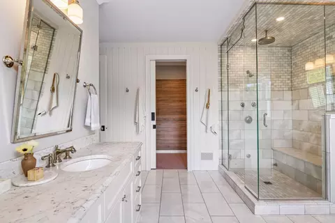 Bath - 20455 Park Pl, Deephaven, MN 55331 photo 7 of 9