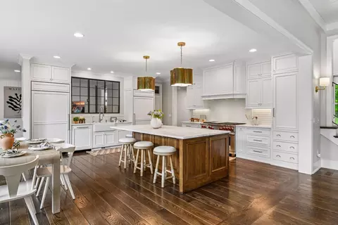 Kitchen - 20455 Park Pl, Deephaven, MN 55331 photo 1 of 6