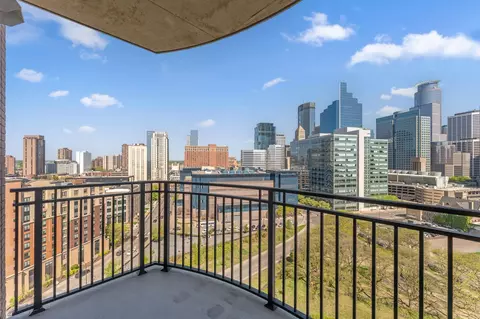 Exterior - 500 E Grant St #1402, Minneapolis, MN 55404 photo 1 of 8