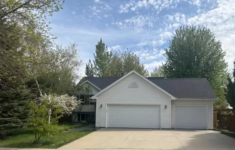 2516 Colleen Ln NE, Rochester, MN 55906