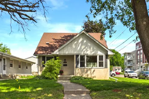 1802 Malvern St, Roseville, MN 55113