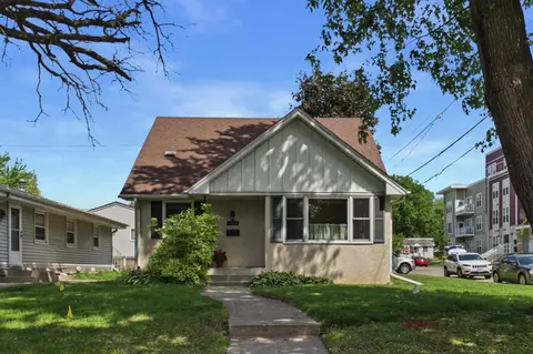 1802 Malvern St, Roseville, MN 55113