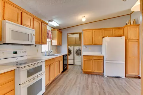 Kitchen - 14948 500th St, Becida, MN 56678 photo 1 of 2