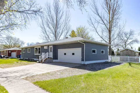 Exterior - 702 3rd Ave SE, Barnesville, MN 56514 photo 2 of 12
