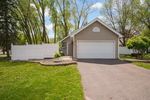 1440 Granada Ave N, Oakdale, MN 55128
