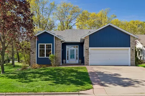 354 E Avenue Cir, Mahtomedi, MN 55115