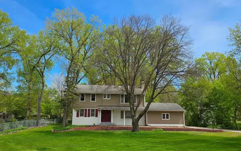 5300 33rd Ave N, Golden Valley, MN 55422
