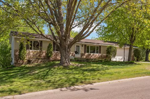 19055 Jordan Trl, Lakeville, MN 55044