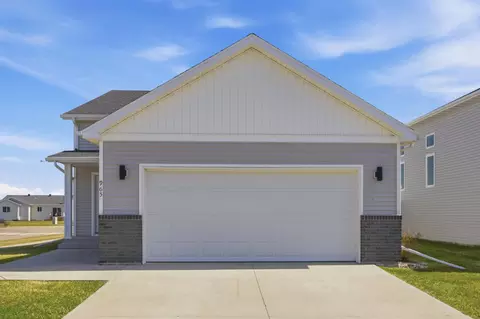 965 Ashley Dr W, West Fargo, ND 58078