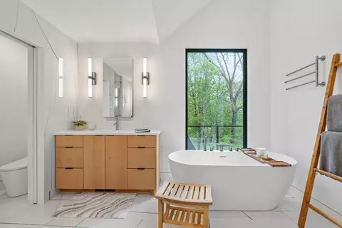 Bath - 6200 Cardinal Ave, Excelsior, MN 55331 photo 4 of 6