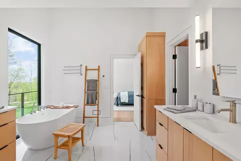 Bath - 6200 Cardinal Ave, Excelsior, MN 55331 photo 5 of 6
