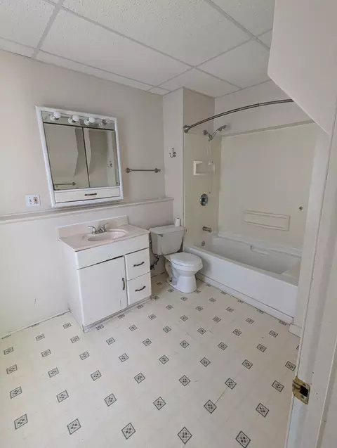 Bath - 907 2nd Ave NW, Faribault, MN 55021 photo 1 of 1