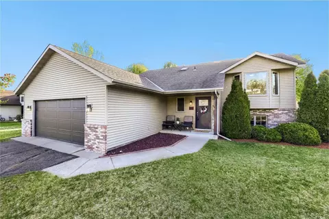 39119 Riverside Ct, North Branch, MN 55056