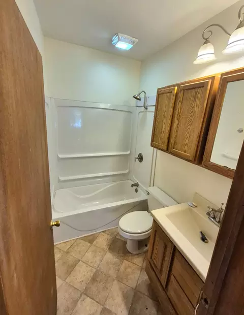 Bath - 402 22nd Ave N, Saint Cloud, MN 56303 photo 1 of 1