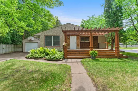 245 10th Ave SW, Cambridge, MN 55008