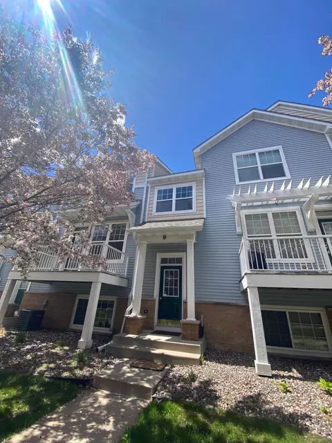 1679 Village Trl E #2, Maplewood, MN 55109