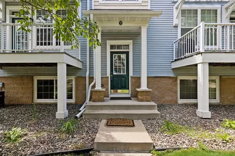 1679 Village Trl E #2, Maplewood, MN 55109