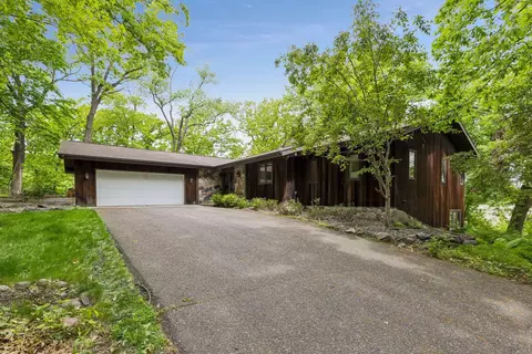 1 Snowy Owl Ln, North Oaks, MN 55127