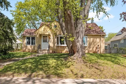1077 Lafond Ave, Saint Paul, MN 55104