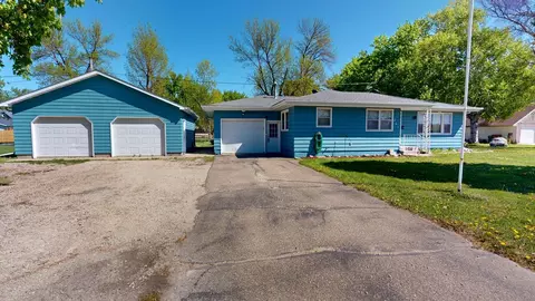 241 5th St SE, Glenville, MN 56036
