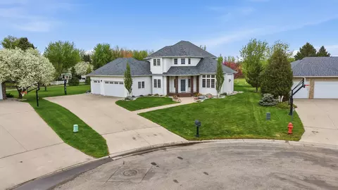 274 44th Ave S, Moorhead, MN 56560