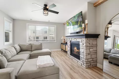 1520 Southpoint Dr, Hudson, WI 54016