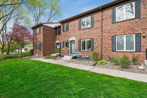 1092 Ivy Hill Dr, Mendota Heights, MN 55118