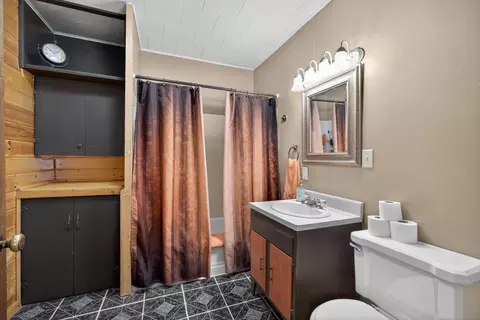 Bath - 914 Beech St, Brainerd, MN 56401 photo 2 of 2