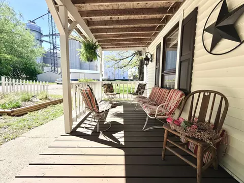Exterior - 219 Moore St, Jackson, MN 56143 photo 6 of 12