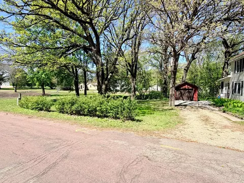 Exterior - 219 Moore St, Jackson, MN 56143 photo 12 of 12
