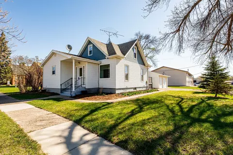 711 Oak St, Lisbon, ND 58054