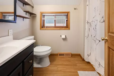 Bath - 1009 11th Ave S, Saint Cloud, MN 56301 photo 2 of 4