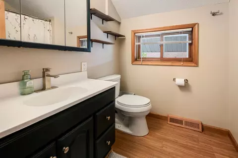 Bath - 1009 11th Ave S, Saint Cloud, MN 56301 photo 1 of 4