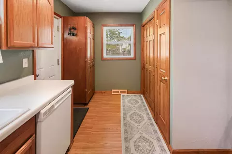 Entry Way - 1009 11th Ave S, Saint Cloud, MN 56301 photo 1 of 4