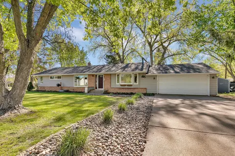2978 Pascal St, Roseville, MN 55113