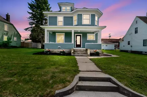 615 1st St, Kenyon, MN 55946