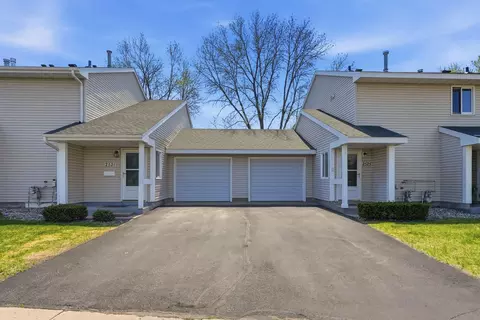 2521 Stockinger Dr, Saint Cloud, MN 56303