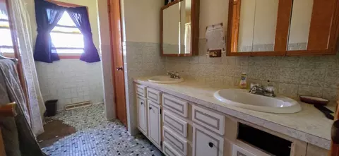 Bath - 33293 115th Ave, Eagle Bend, MN 56446 photo 1 of 2