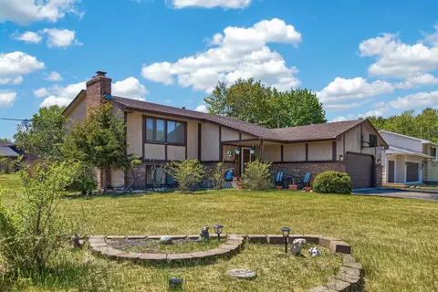 1058 Grant St, Anoka, MN 55303