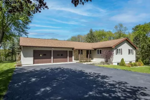 100 Stony Creek Cir, Mankato, MN 56001