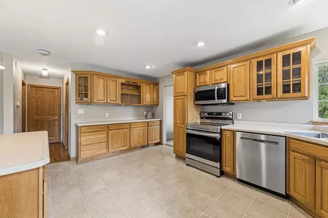 Kitchen - 913 Western Ave NW, Faribault, MN 55021 photo 6 of 8