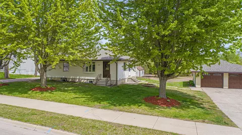 Exterior - 913 Western Ave NW, Faribault, MN 55021 photo 4 of 11