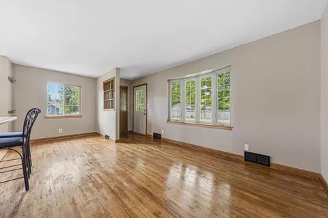 Living - 913 Western Ave NW, Faribault, MN 55021 photo 2 of 11