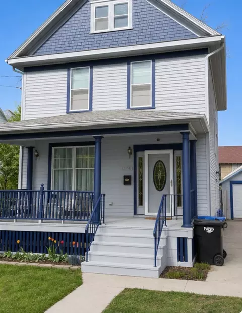 205 S 14th St S, Fargo, ND 58103