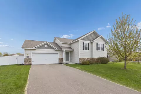 1086 Foede Cir, Montrose, MN 55363
