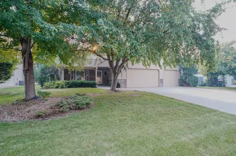 9023 Nantwick Rdg, Brooklyn Park, MN 55443